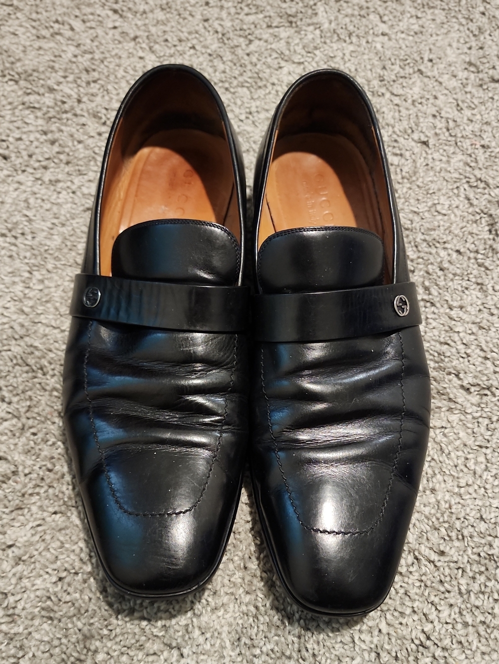 Gucci Black Leather Men’s Penny Loafers with Logo Accent